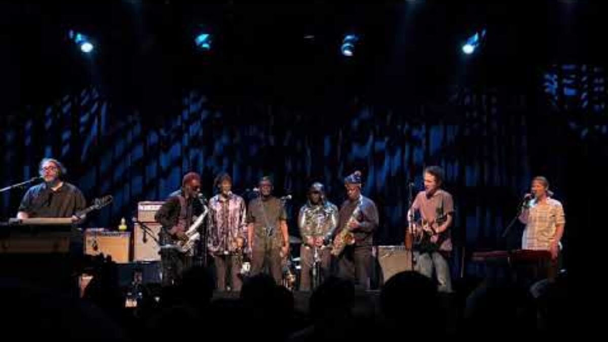 Yo La Tengo with the Sun Ra Arkestra - Dreaming