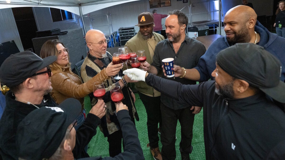 JHa Thing: Dave Matthews Band Brings Out Jennifer Hartswick At Extra Innings Festival