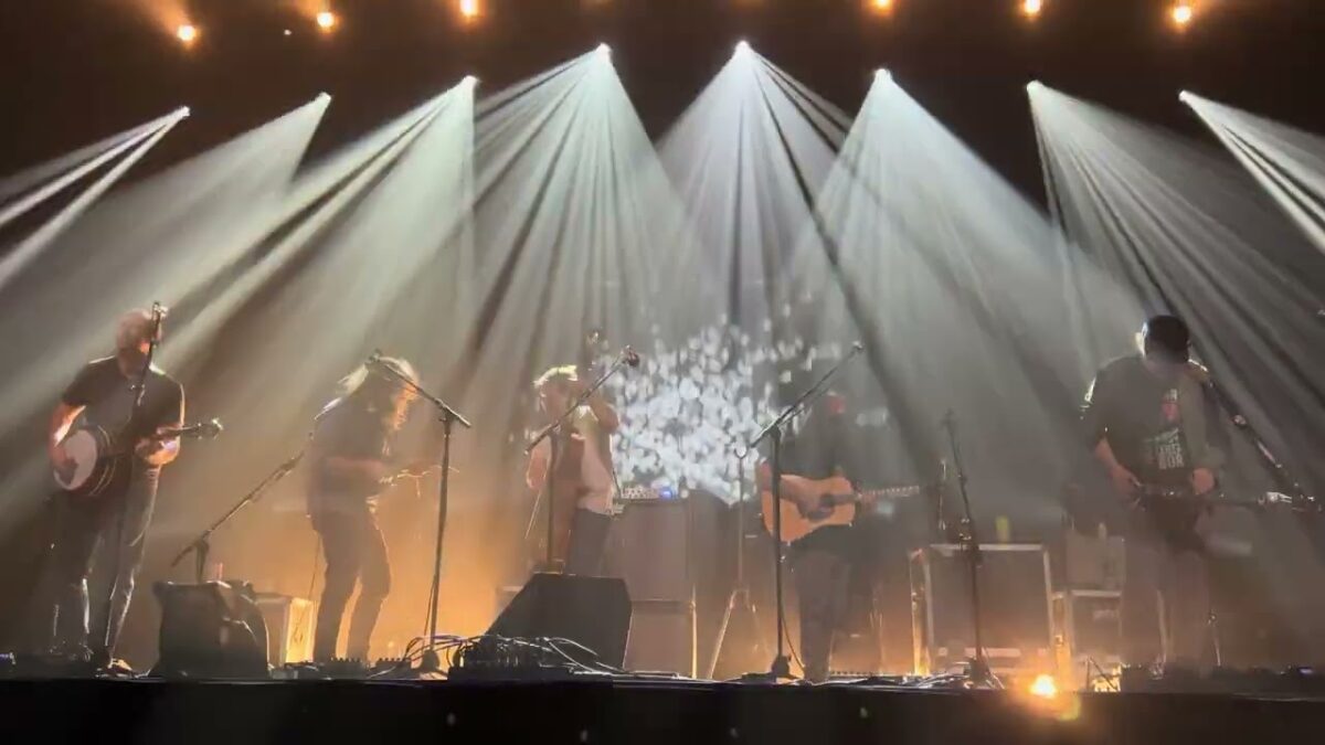“200 Miles From Montana” → “Leap Year” → “Grow Together” - Greensky Bluegrass - 2/29/24 - Des Moines