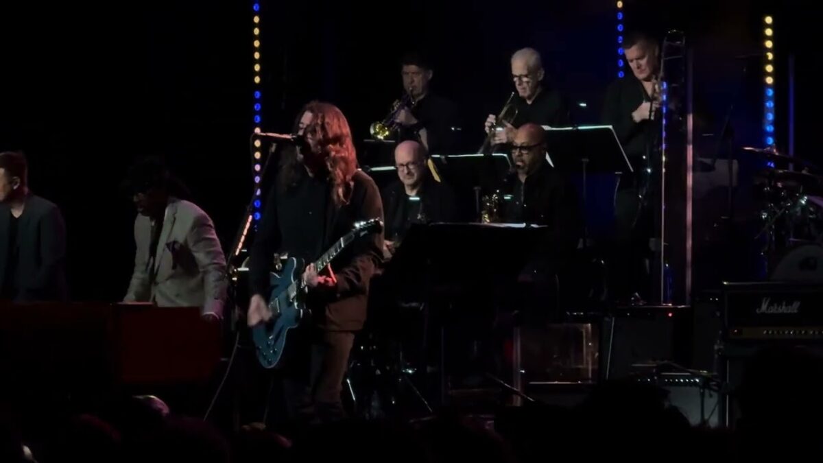 Everlong - Dave Grohl @ Love Rocks NYC Beacon Theater NYC 3/7/24