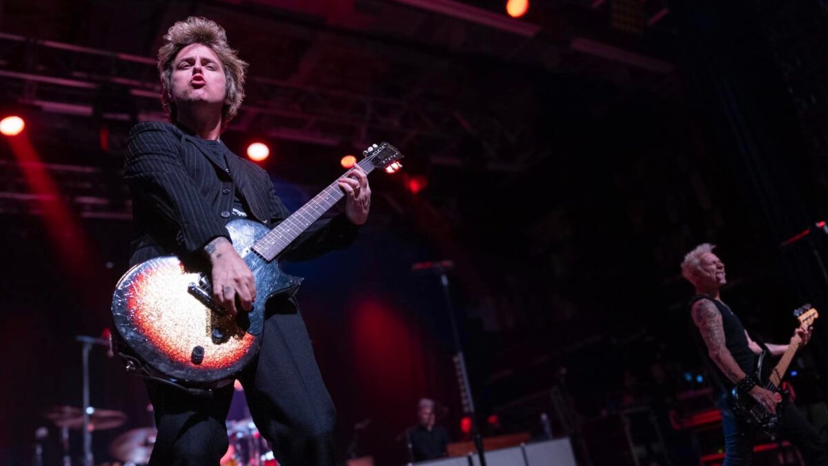 Green Day Debuts ‘Saviors’ Songs At Surprise Show Near Los Angeles
