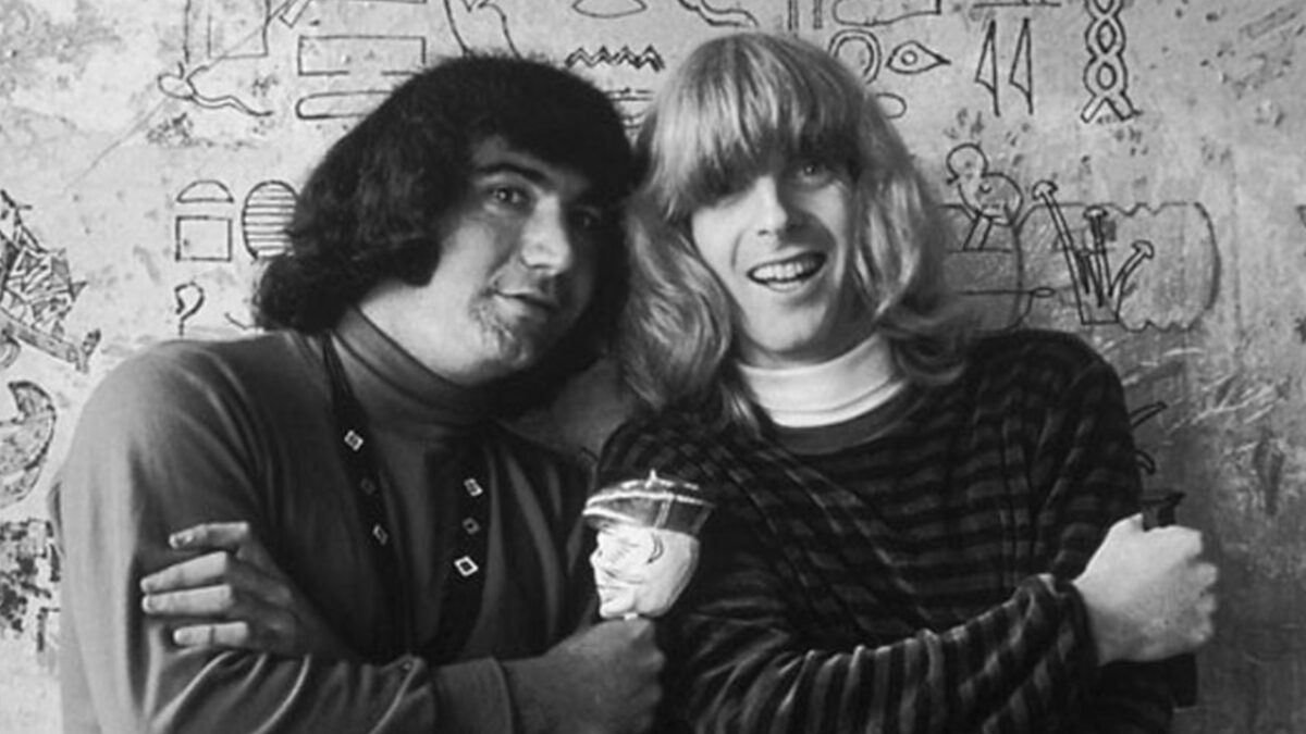 Caution (Do Not Anger Guitarist): When Jerry Garcia Pushed Phil Lesh Down A Flight Of Stairs At A Grateful Dead Concert