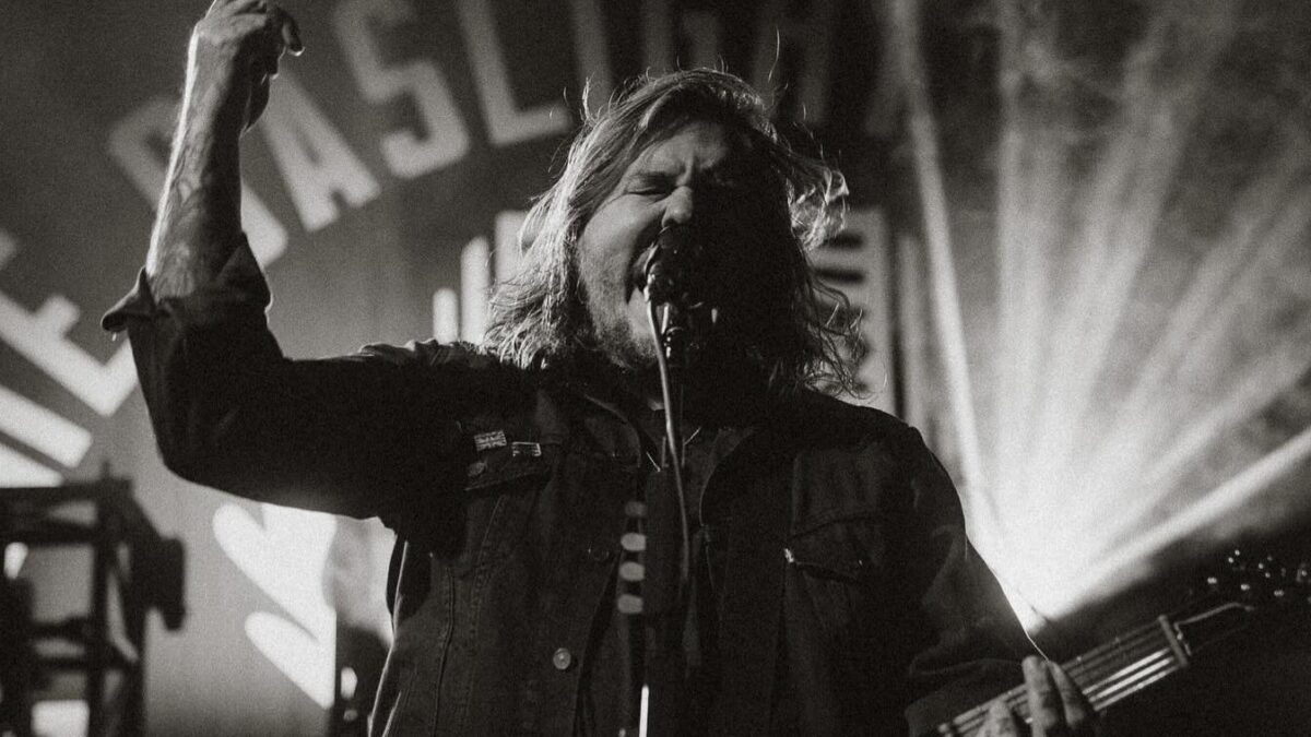 Watch The Gaslight Anthem Rock Manchester With Billie Eilish Cover Debut