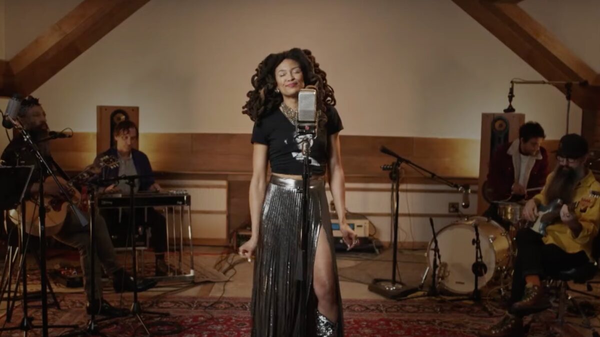 Valerie June Covers Alice Randall’s ‘Big Dream’ From ‘My Black Country’ Album On ‘Kelly Clarkson’