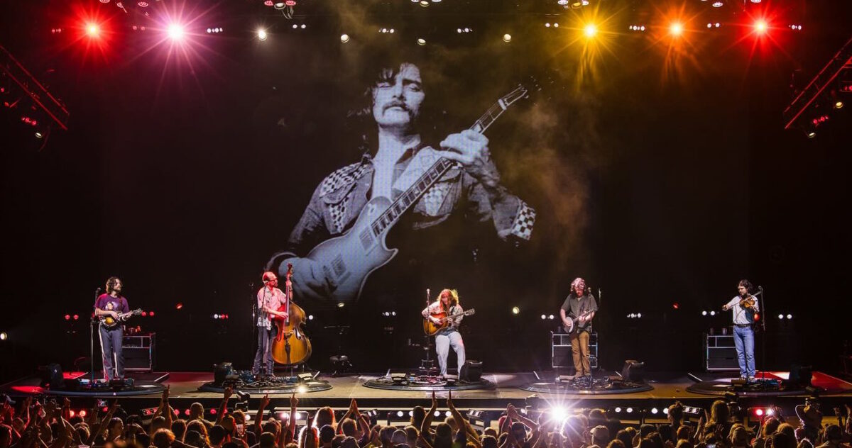 Billy Strings Delivers Stirring Musical Tribute To Dickey Betts In St