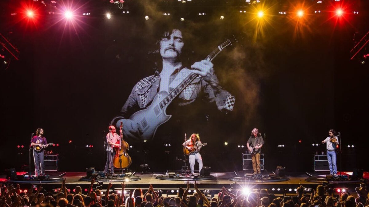 Billy Strings Delivers Stirring Musical Tribute To Dickey Betts In St. Augustine