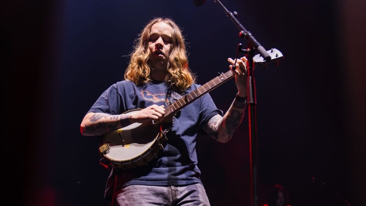 Peach State Premiere: Watch Billy Strings Debut ‘Going To Georgia’ Cover In Savannah