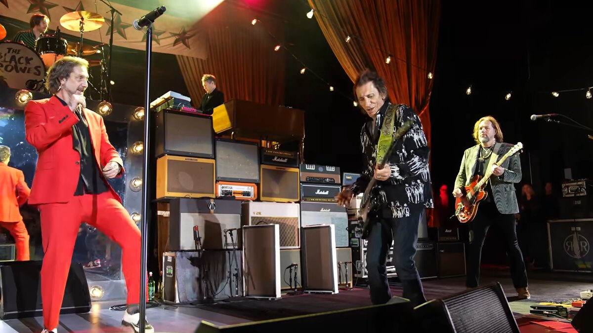 Rock Legends Ronnie Wood & Chuck Leavell Join The Black Crowes In Los Angeles
