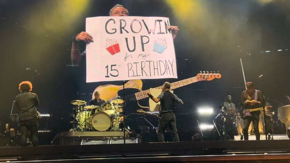Greetings From Syracuse: Bruce Springsteen Breaks Out ‘Growin’ Up’ At JWA Wireless Dome