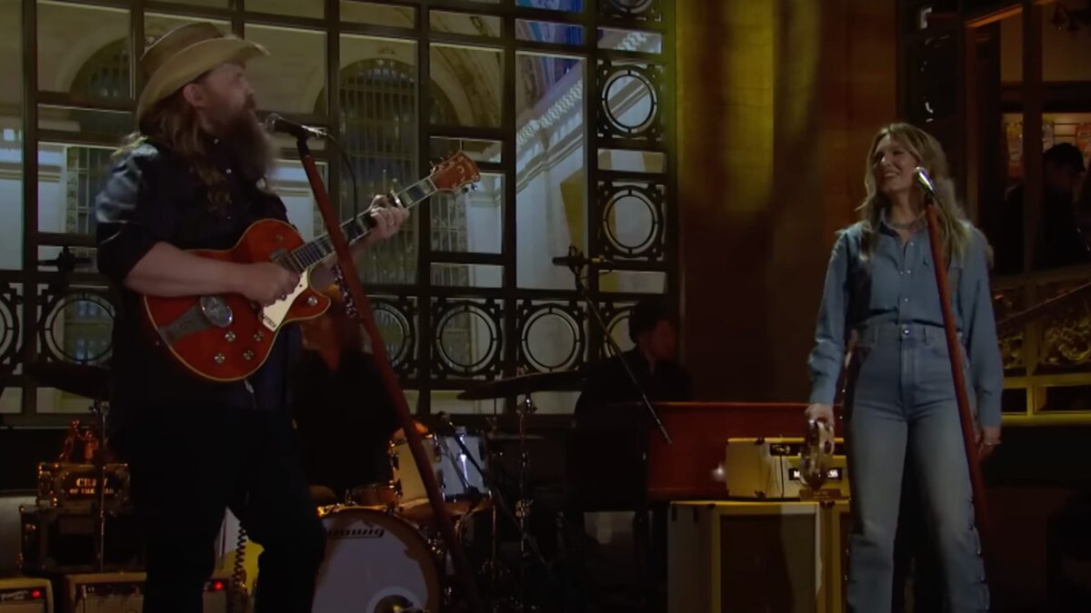 Chris Stapleton Takes 'Saturday Night Live' ‘Higher’