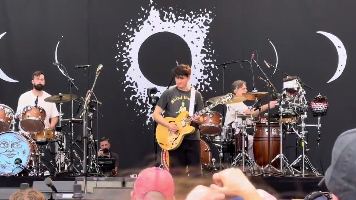 Vampire Weekend - Oxford Comma (Live in Austin, TX Moody Amp Total Eclipse 4/8/2024)