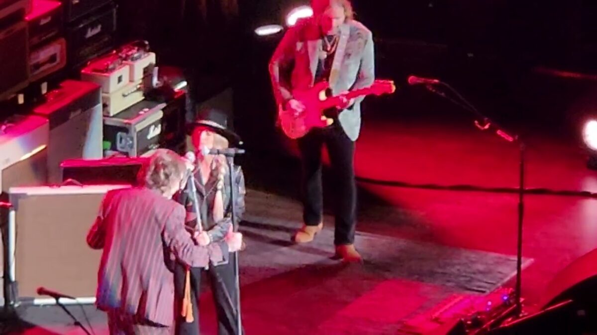 The Black Crowes w/Lainey Wilson - 04/02/2024 - "Wilted Rose/She Talks To Angels"