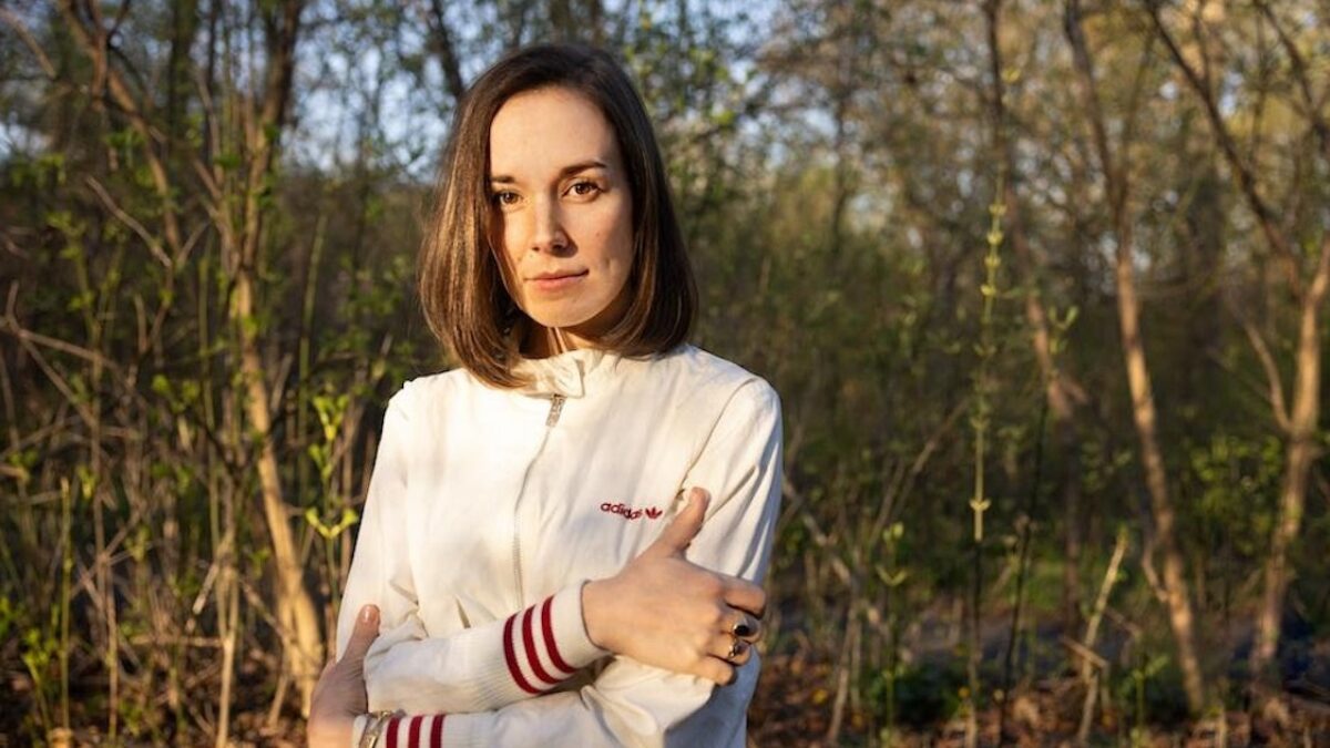Margaret Glaspy Confirms New EP 'The Sun Doesn't Think' & Shares Folksy '24/7' Single
