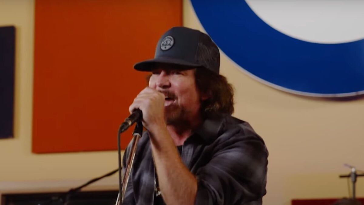 Watch Pearl Jam Debut ‘Dark Matter’ Cuts & Perform Classics On ‘Howard Stern’