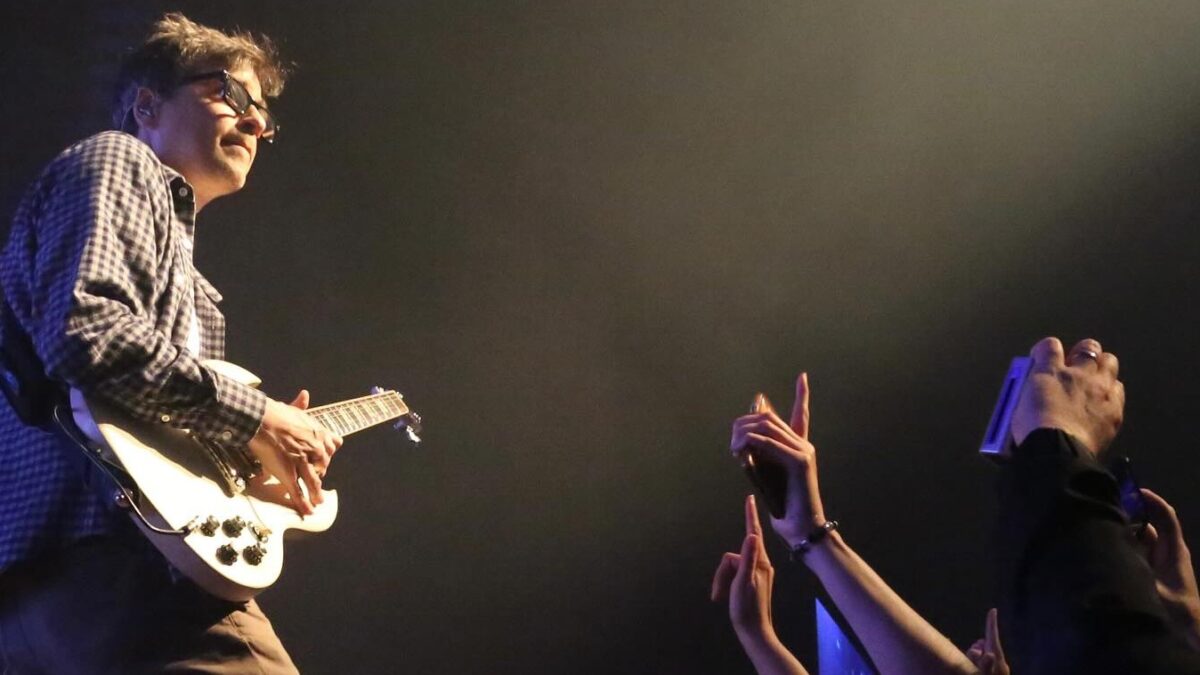 Weezer Loads Orange County Pop-Up Show With Deep Cuts, Live Debuts & Hole Cover