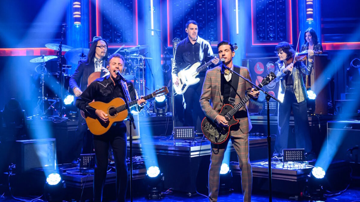 The Avett Brothers Perform Spirited 'Love Of A Girl' On 'Fallon'