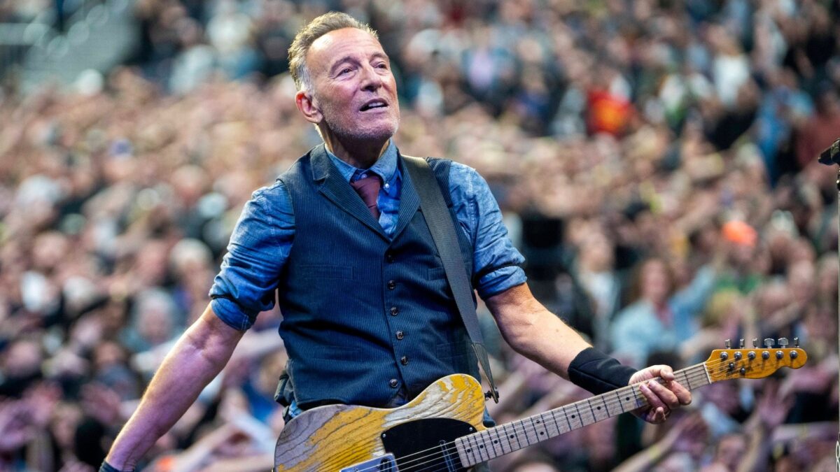 Bruce Springsteen Breaks Out 