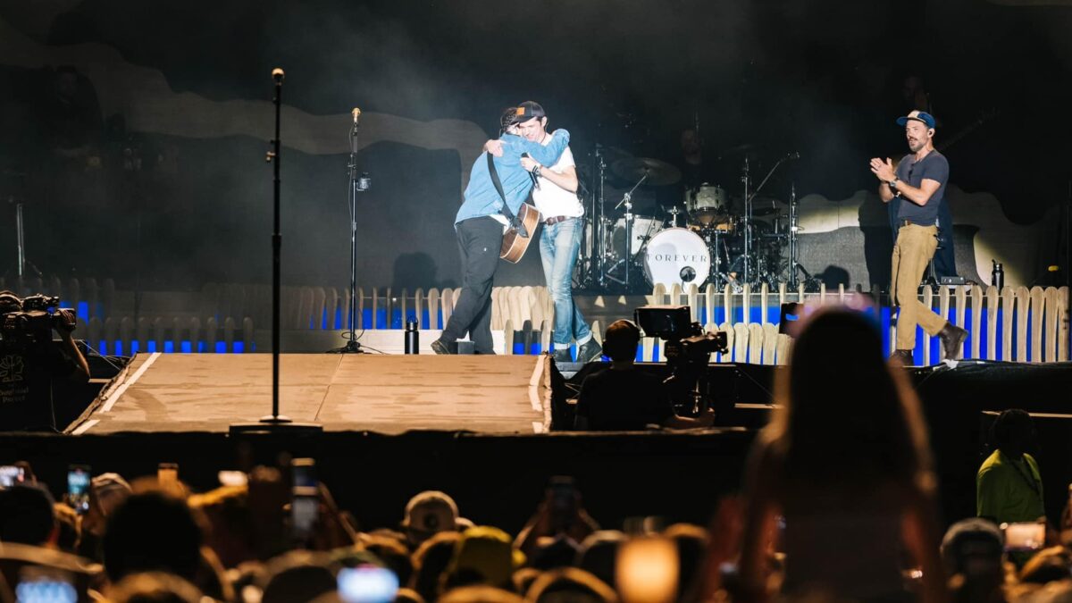 Noah Kahan Welcomes Seth & Scott Avett For 'Stick Season' Standout In Charlotte