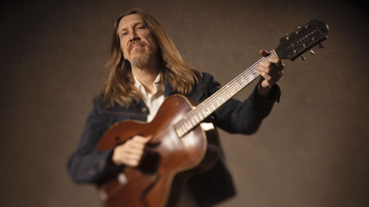 Oliver Wood Shares Groovy New Single Featuring Los Lobos’ Steve Berlin
