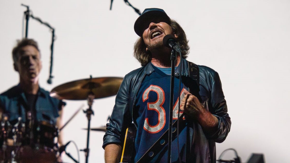 Pearl Jam's Dark Matter Tour Lights Up The Forum With Loads Of Tour Debuts