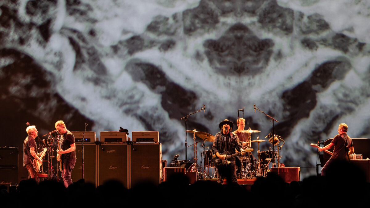 Pearl Jam Covers Tom Waits' 'Picture In A Frame' For 1st Time In 8 Years