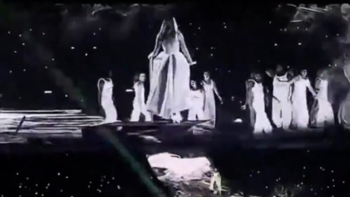 Taylor Swift - Whos Afraid Of little Old Me ( LIVE AT ERAS TOUR PARIS)
