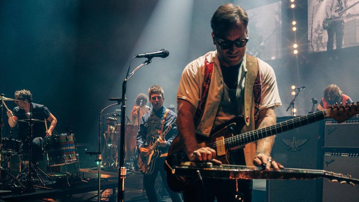 Noel Gallagher Joins The Black Keys In London For 'Ohio Players' Cuts He Co-Wrote