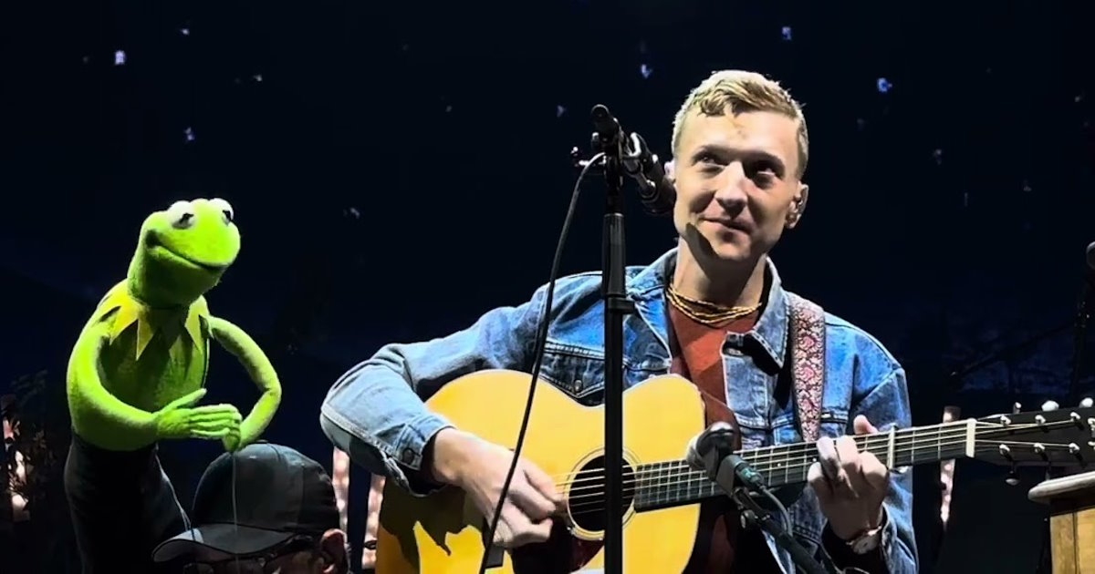 Tyler Childers Kermit The Frog Screen