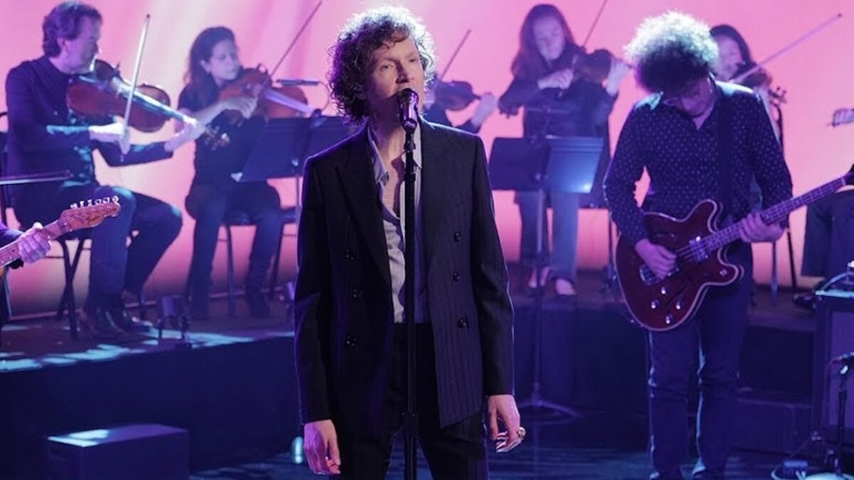 Beck Previews Orchestral Shows With Symphonic ‘Paper Tiger’ On ‘Kimmel’