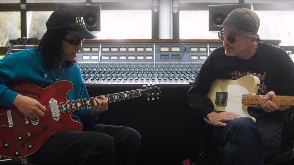 Watch Multi-Talented Artist Eyedress Show Matt Sweeney His ‘Guitar Moves’