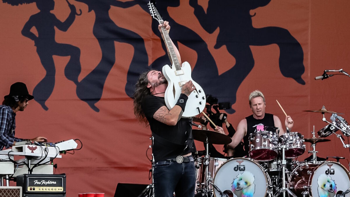 Just Another Day In The Grohls' Lives: Dave Grohl & Daughter Violet Grohl Duet At Foo Fighters Show In Scotland