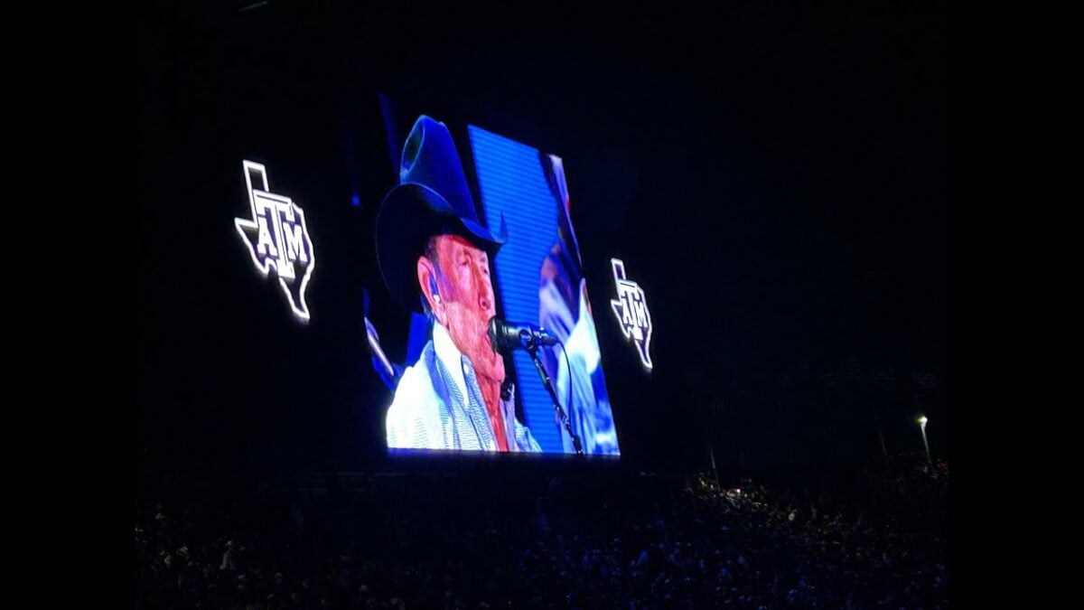 GEORGE STRAIT - Amarillo By Morning (College Station - Kyle Field)