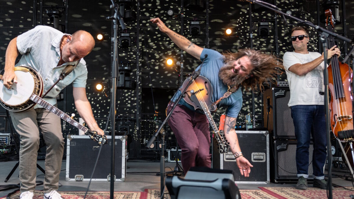 Watch Greensky Bluegrass Cover Tyler Childers & Pink Floyd At Sizzling Summer Tour Opener In Kansas City