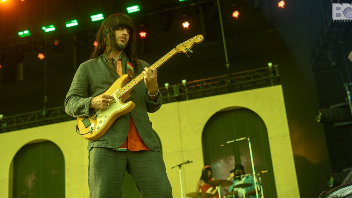 Khruangbin Incorporates 'Queen Of Turkish Pop' Sezen Aksu’s ‘Geri Dön’ Into Encore In Istanbul