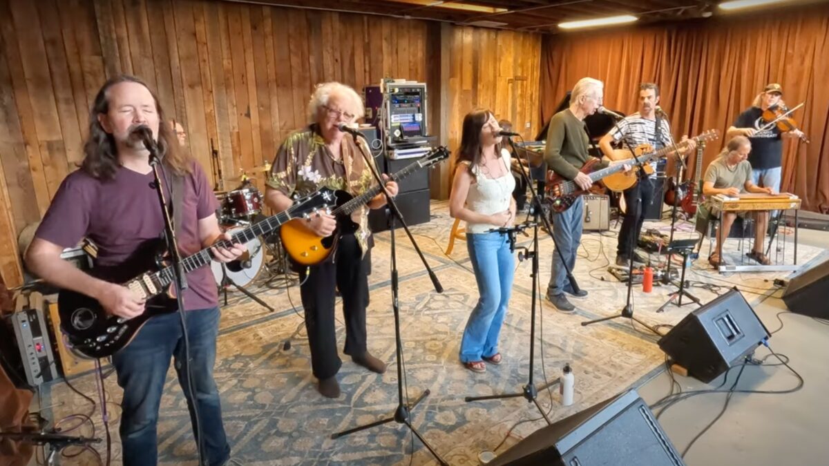 Peter Rowan Joins Phil Lesh For Grateful Dead + Old & In The Way Favorites On Latest ‘Clubhouse Sessions’