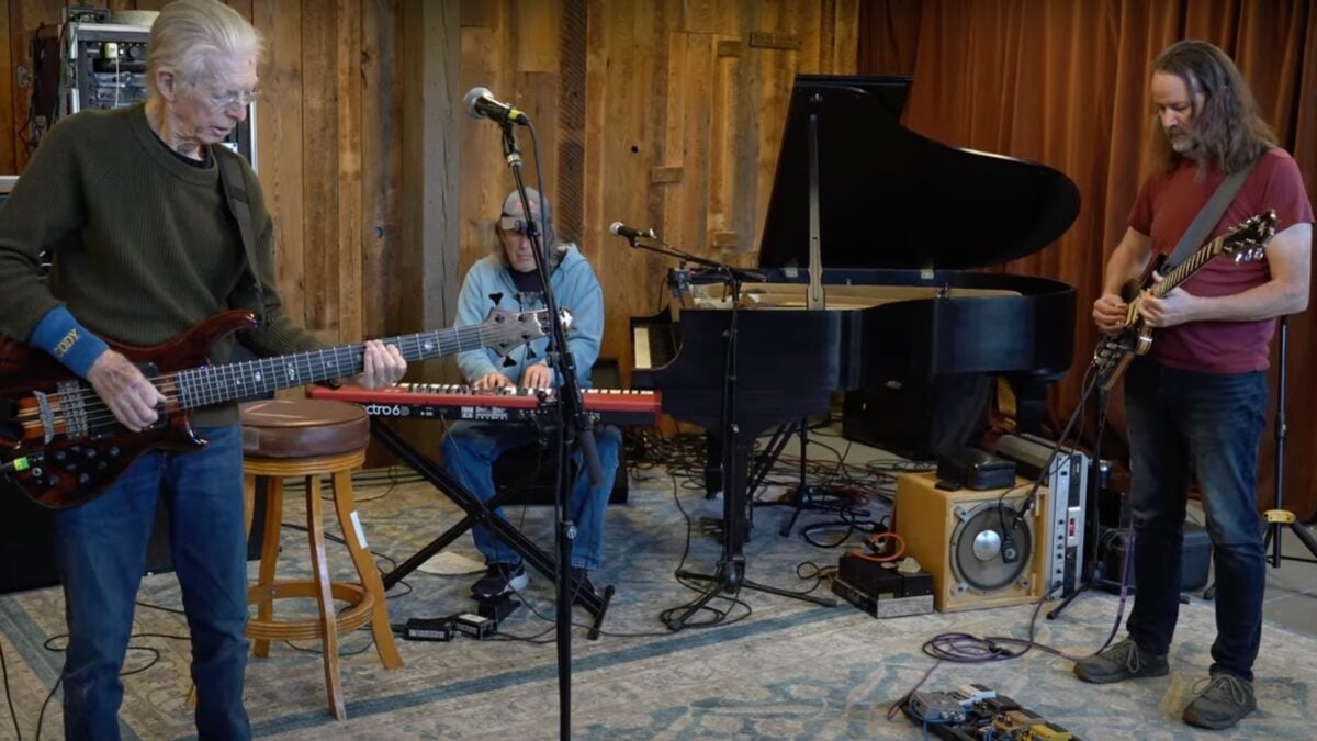 Phil Lesh & Friends Take A Trip Through '60s & '70s Grateful Dead For ‘Clubhouse Sessions' 3