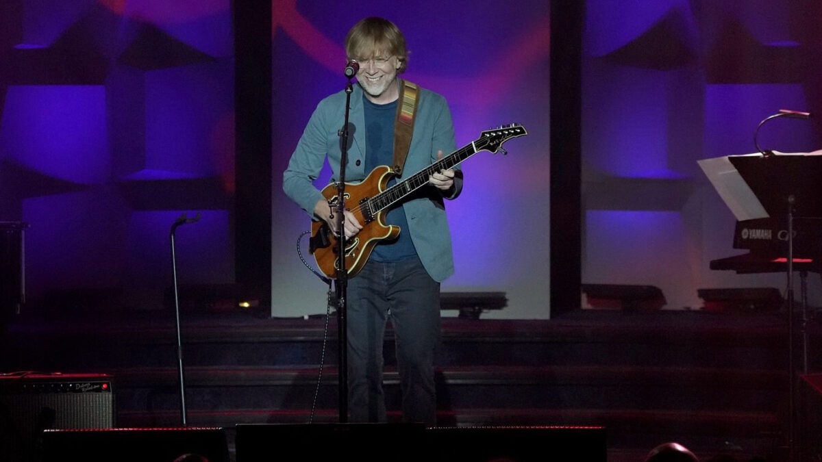 Phish's Trey Anastasio Dazzles With Steely Dan Tribute At Songwriters Hall of Fame Ceremony