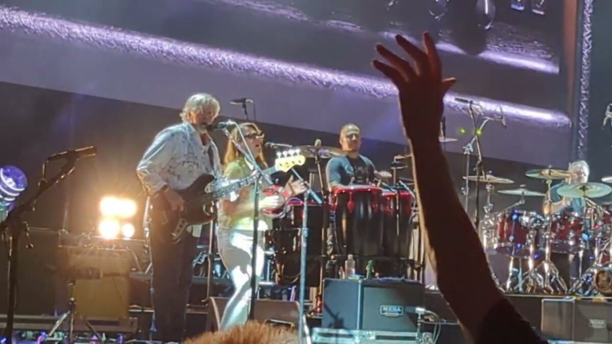 Doobie Brothers w/ Susan Tedeschi & Derek Trucks Listen to the Music - 7-9-2024 Daily's Pl. Jax, Fl