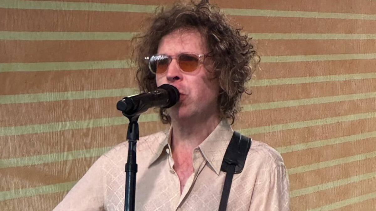 Beck Covers Bob Dylan & Roots Greats At Surprise Newport Folk Festival Set