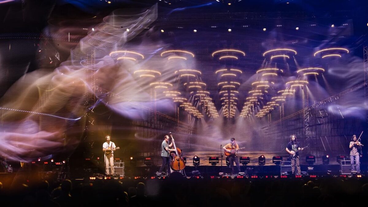 Billy Strings Finishes ‘Little Maggie’ To Start Summer Tour In Bridgeport
