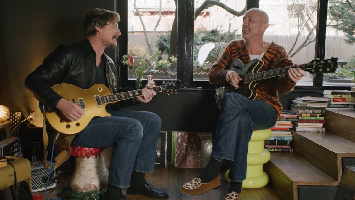 Sturgill Simpson Shows Matt Sweeney His ‘Guitar Moves’