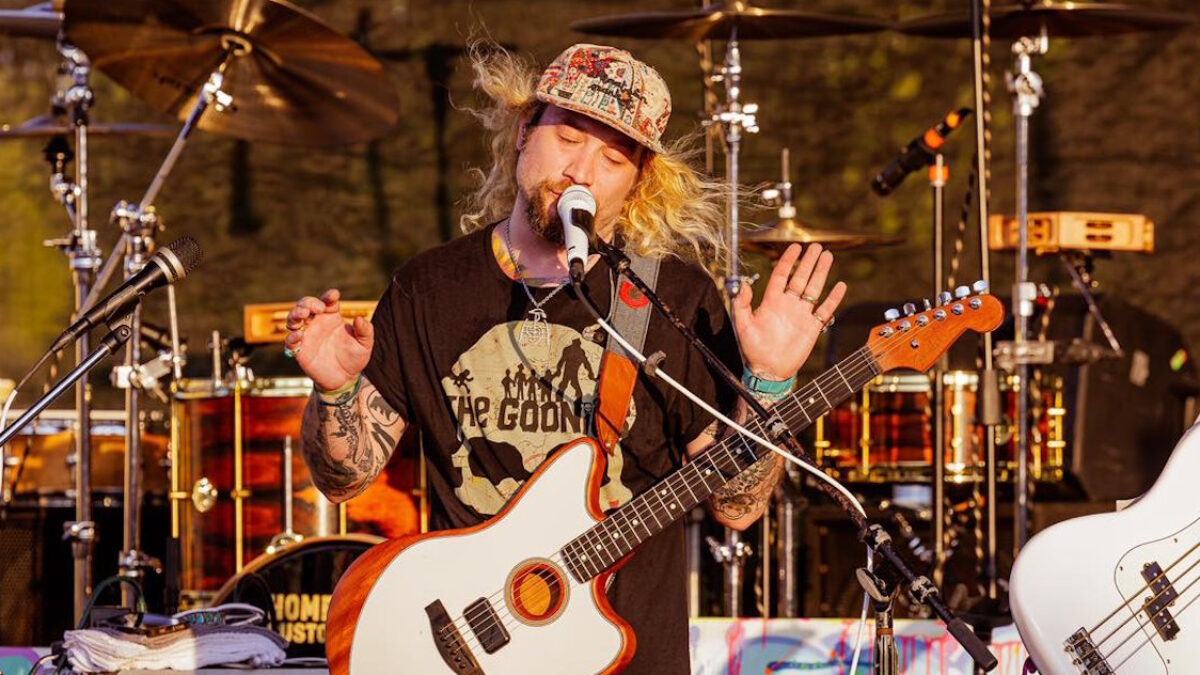 Mihali Expands 2024 Tour With Solo Looping Dates & Live Band Appearances