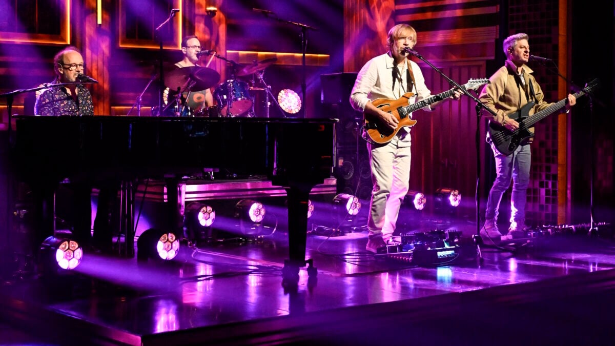 Phish Brings 'Evolve' To 'Tonight Show' & Transforms Aerosmith Cover With Jimmy Fallon + The Roots