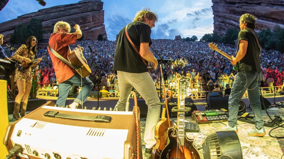 The String Cheese Incident Enlists Sierra Hull, Jerry Douglas & Sam Bush For ‘Nashville Incident’ At Red Rocks