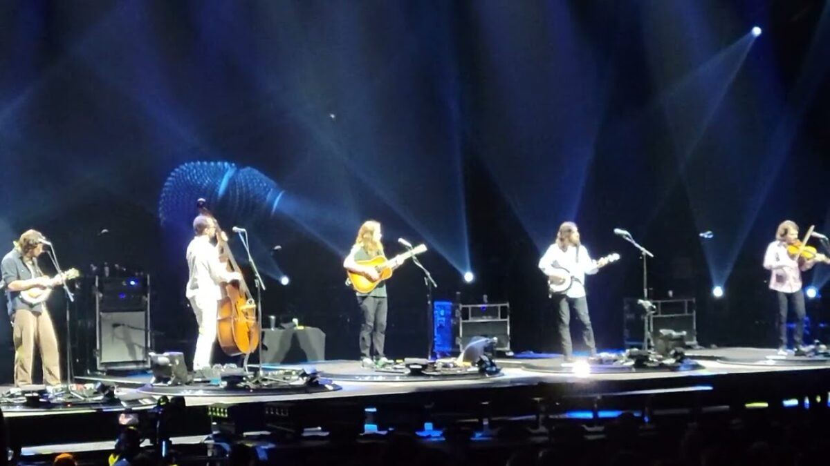Billy Strings " Natural Thing To Do" State College Pennsylvania