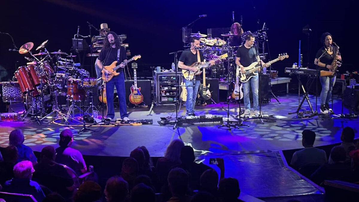 Dweezil Zappa Kicks Off 1st Tour Since 2020 In Phoenix