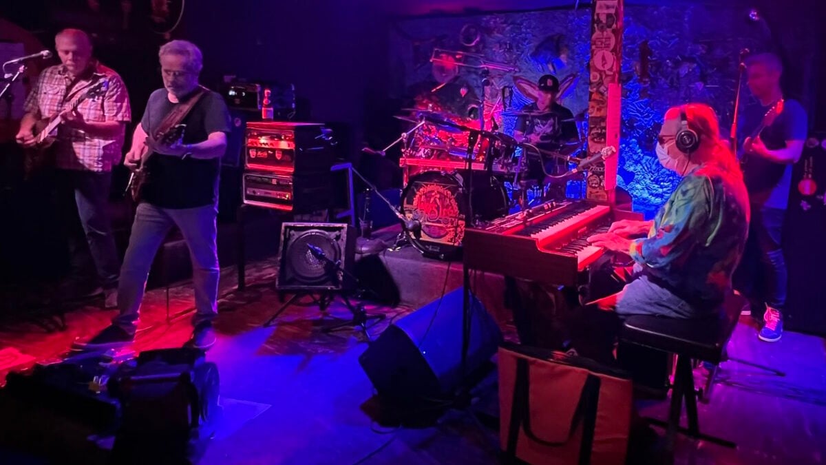 Grateful For Jerry: Mike Gordon Plays Dead With Jake’s Leg In St. Louis