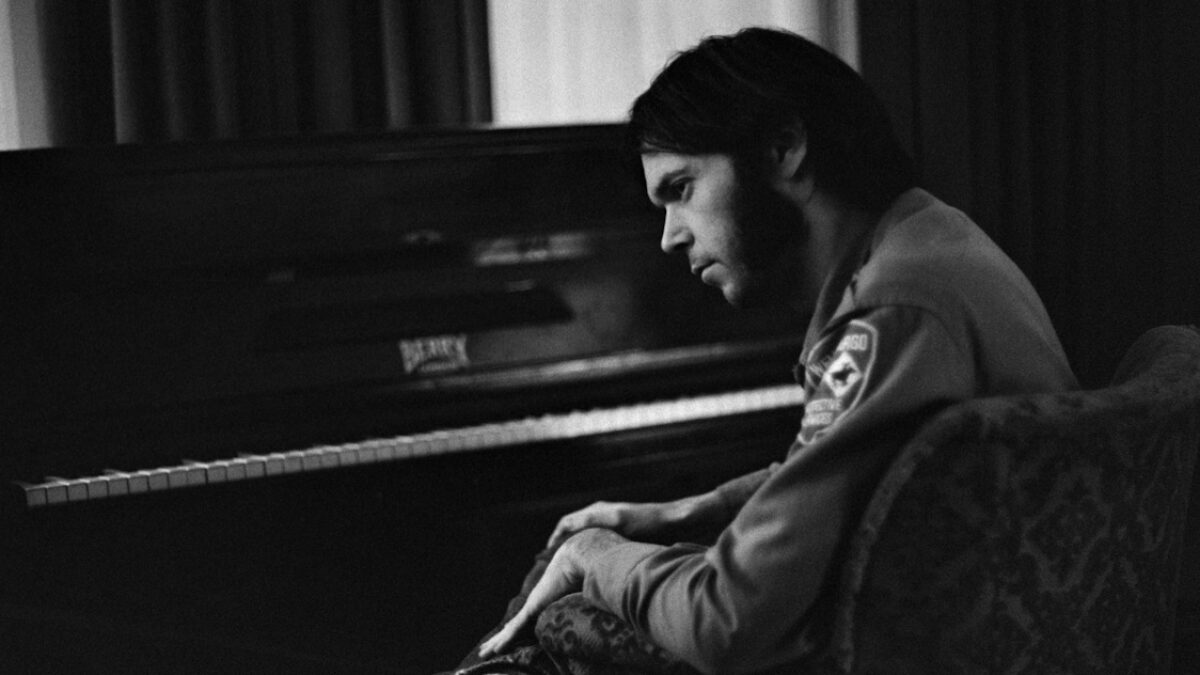Listen To Previously Unreleased Neil Young Song ‘Winter Winds’