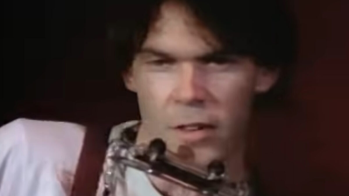 Watch Neil Young’s Previously Unreleased ‘Thrasher’ Performance At The Boarding House