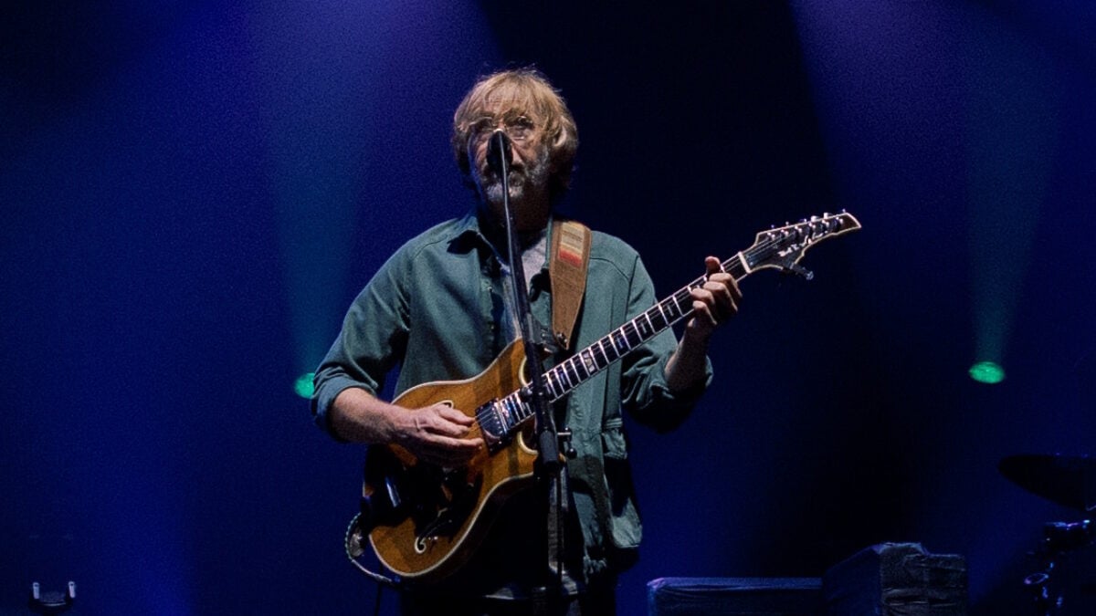 Trey Anastasio Pays Homage To Robbie Robertson With Passionate 'Unfaithful Servant' Performance At The Forum